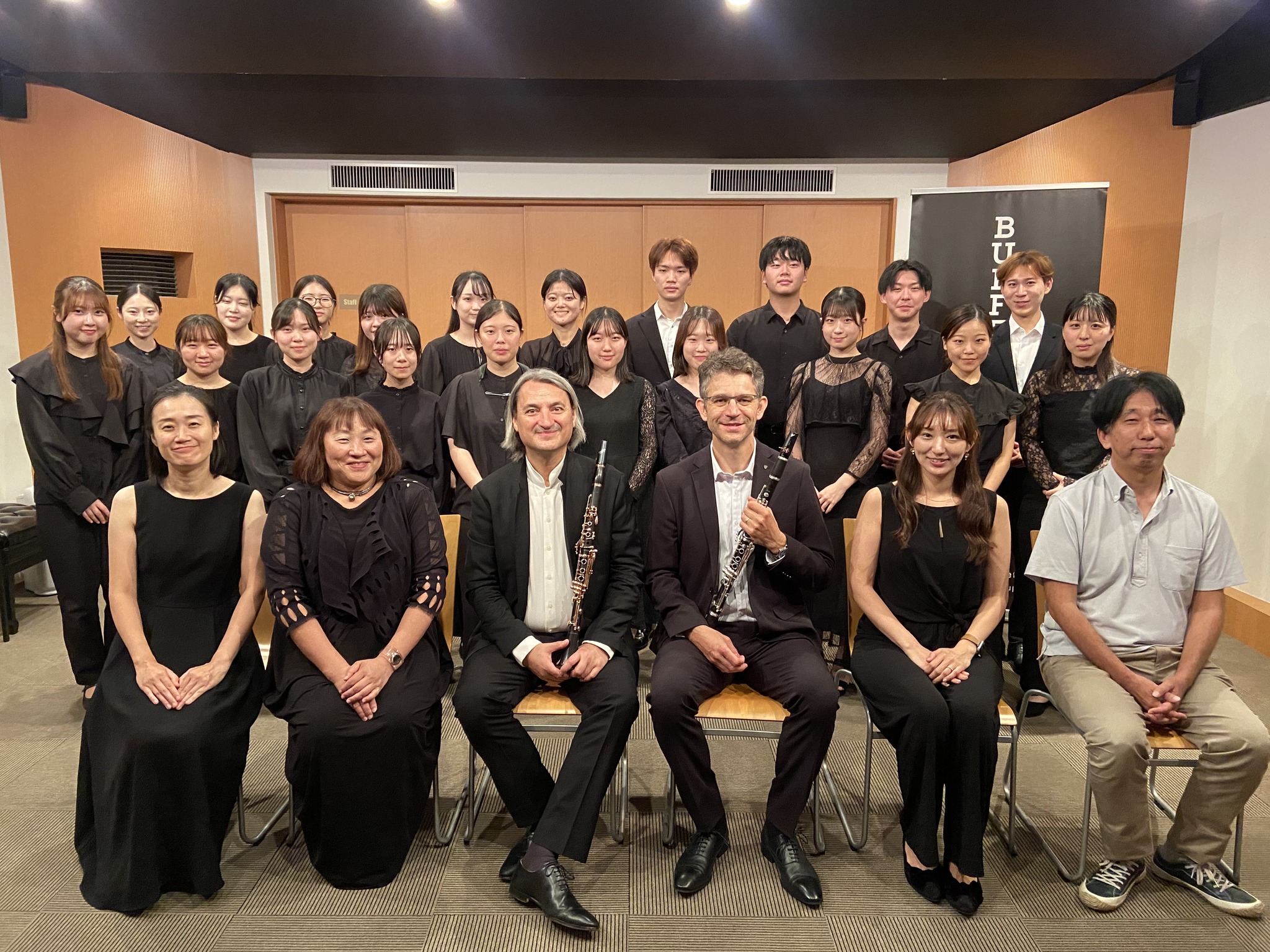 2025年・長野の欧日音楽講座：参加者の集合写真（フローラン・エオー氏は前列左から3人目）