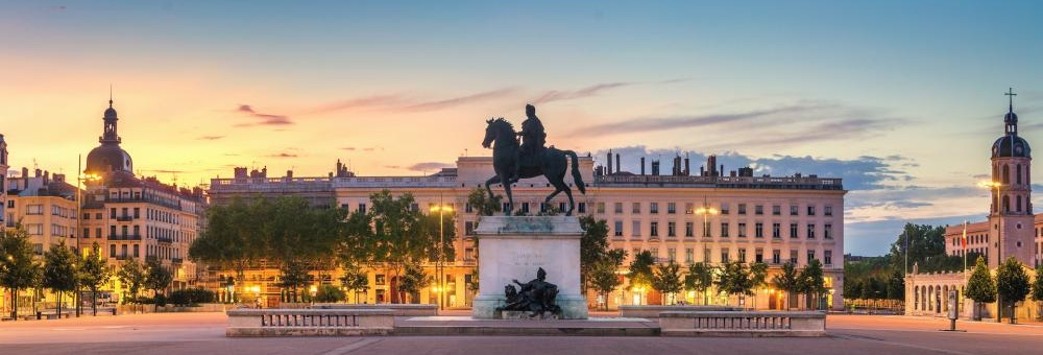 ベルクール広場